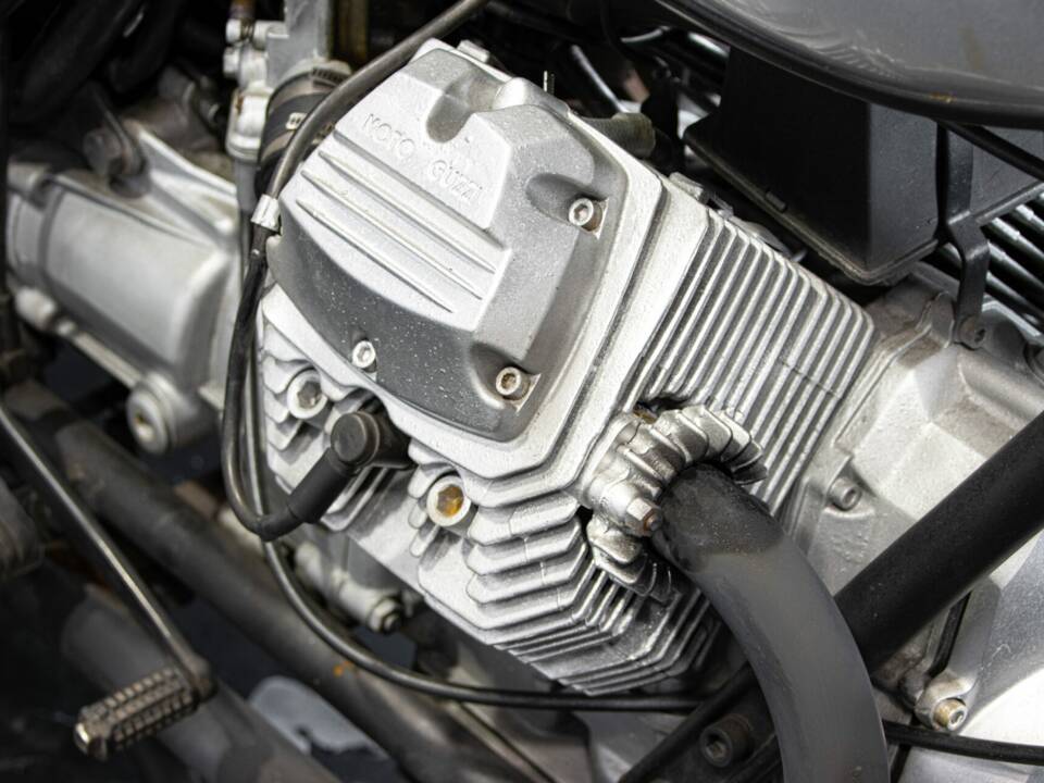 Bild 14/50 von Moto Guzzi V 35 III (1986)