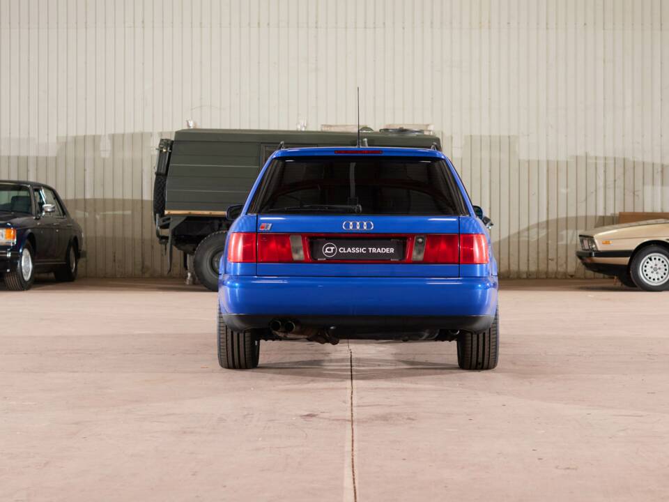 Image 19/113 of Audi S6 Plus Avant (1996)