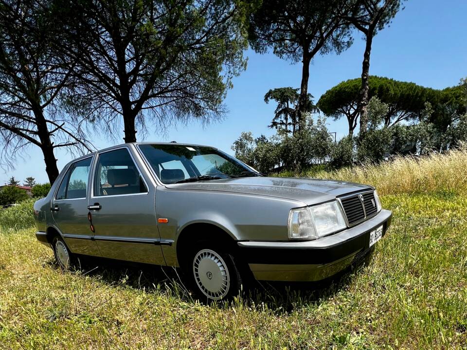 Afbeelding 2/81 van Lancia Thema I.E. (1986)