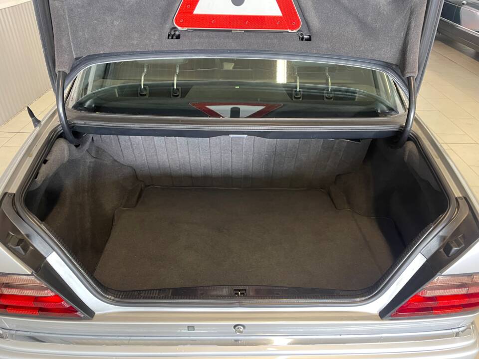 Bild 10/19 von Mercedes-Benz E 60 AMG (1993)