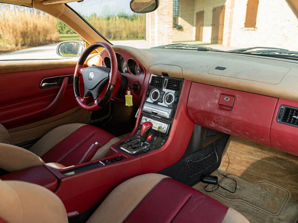 Image 23/50 of Mercedes-Benz SLK 320 (2001)