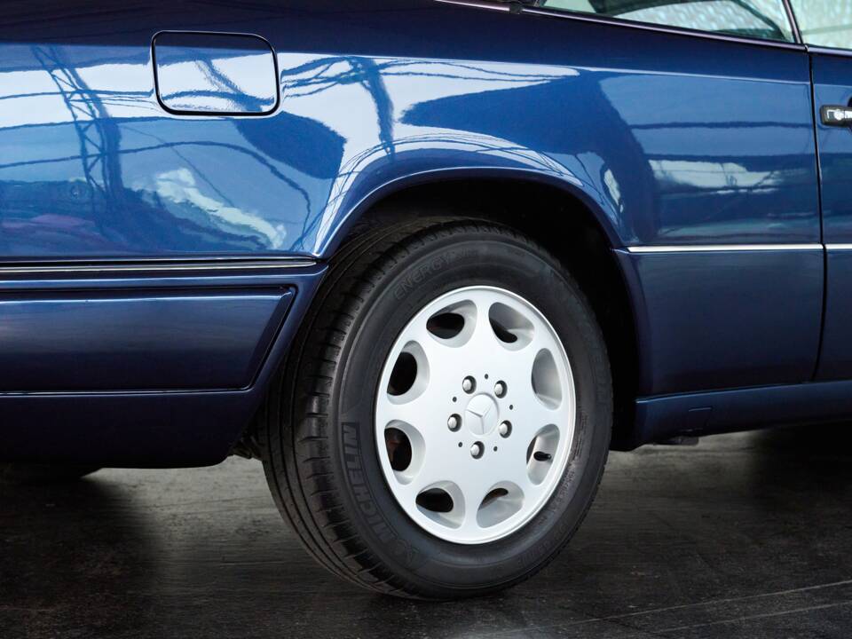 Bild 37/50 von Mercedes-Benz E 200 (1996)