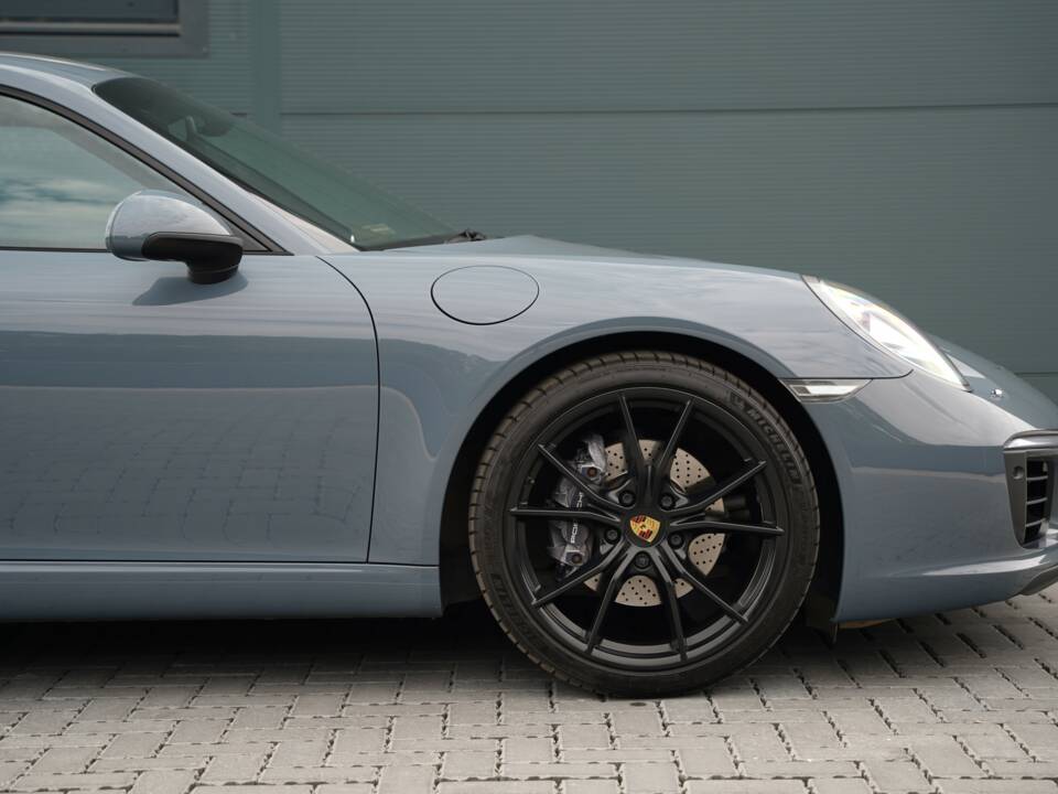 Image 24/50 of Porsche 911 Carrera (2016)