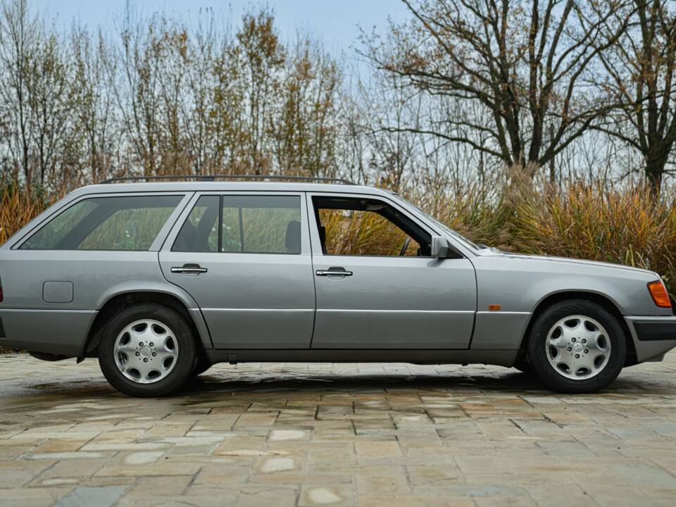 Afbeelding 12/50 van Mercedes-Benz 200 TE (1992)