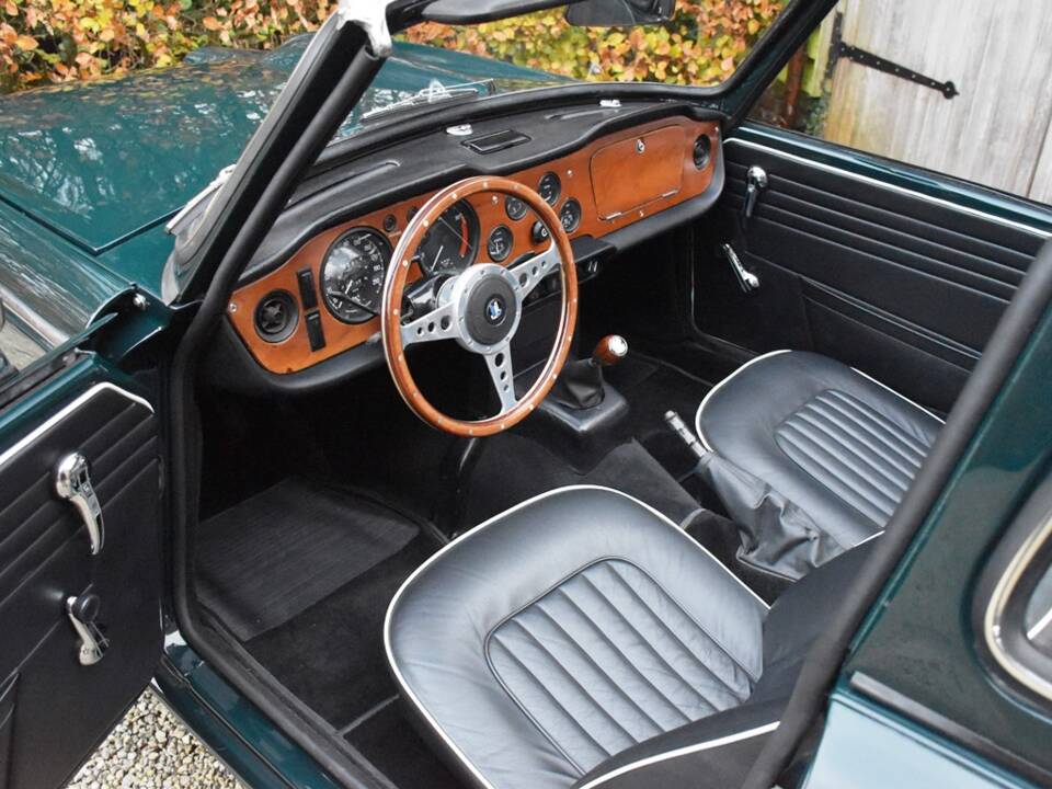 Image 18/29 of Triumph TR 5 PI (1968)