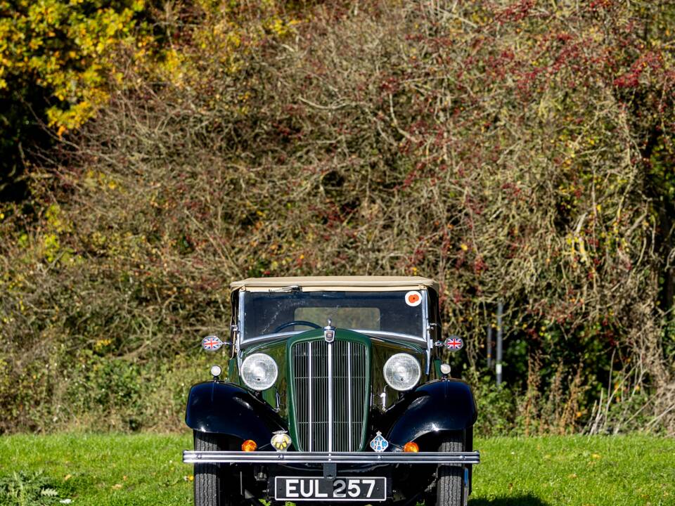 Image 31/50 of Morris Eight (1937)