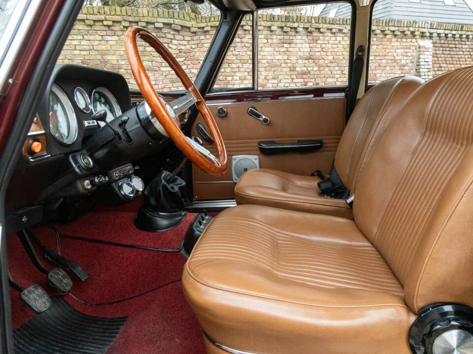 Imagen 41/50 de Alfa Romeo Giulia Nuova Super 1600 (1971)