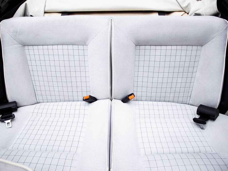 Image 20/37 of Volkswagen Golf Mk I Convertible 1.8 (1990)