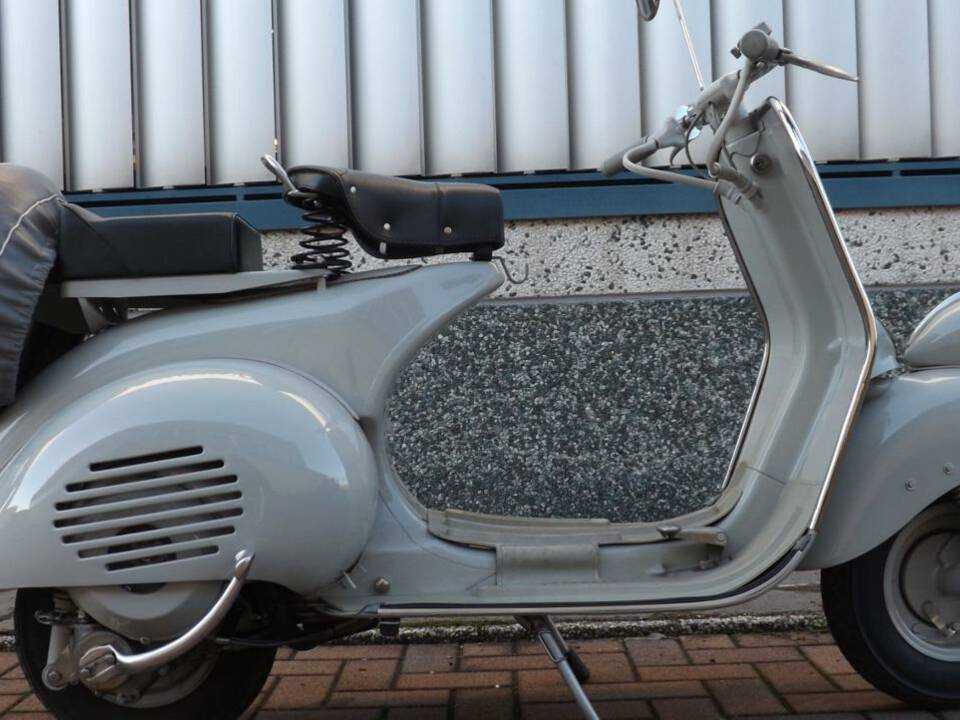Bild 30/50 von Piaggio Vespa 125 (1955)