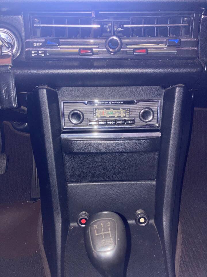 Immagine 17/32 di Mercedes-Benz 200 (1974)
