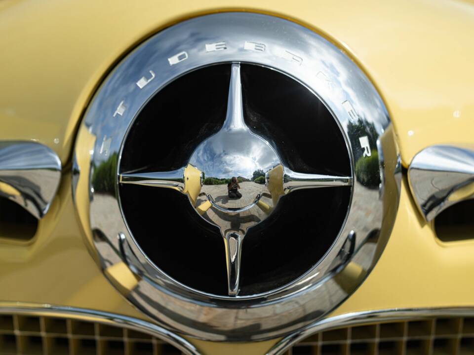 Image 16/50 of Studebaker Champion Regal DeLuxe Convertible (1950)