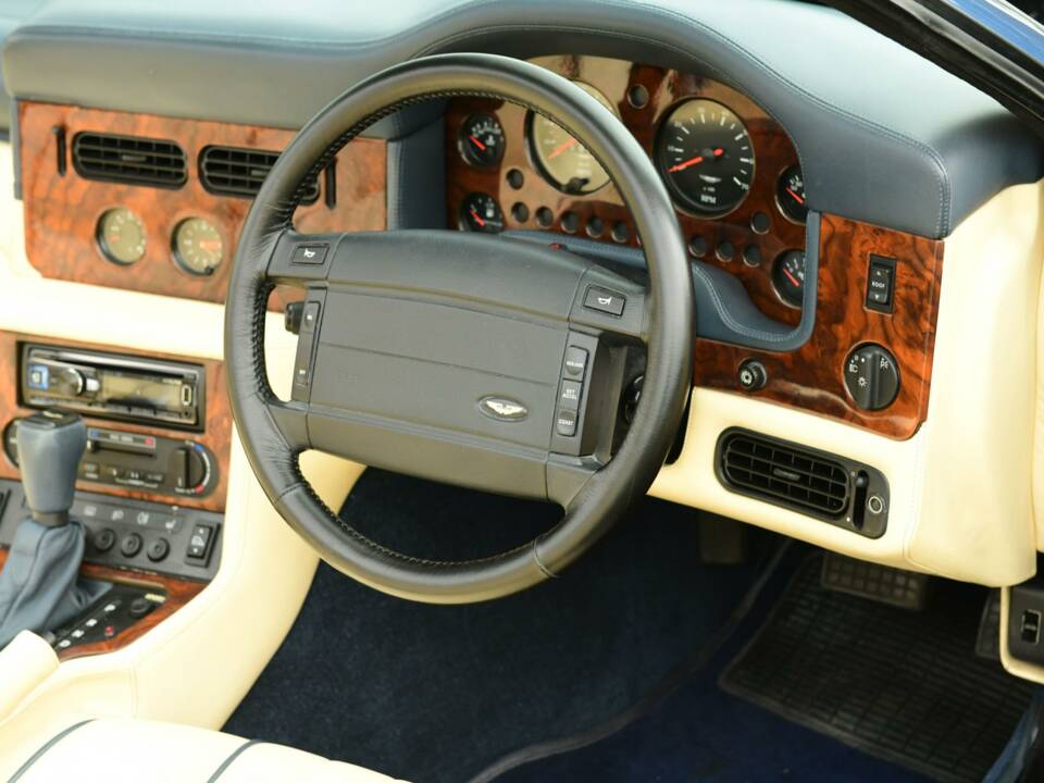 Immagine 21/50 di Aston Martin Virage Volante (1995)