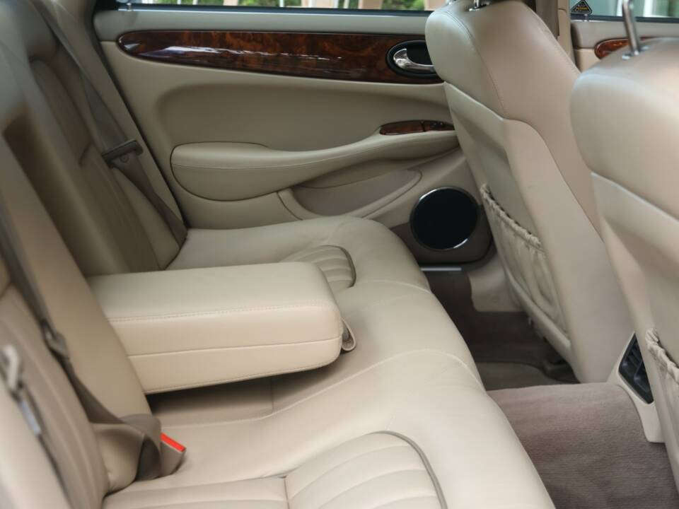 Bild 30/50 von Jaguar XJ 8 4.0 Executive (2001)