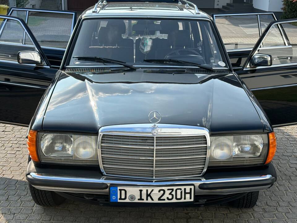 Image 15/51 of Mercedes-Benz 230 TE (1983)