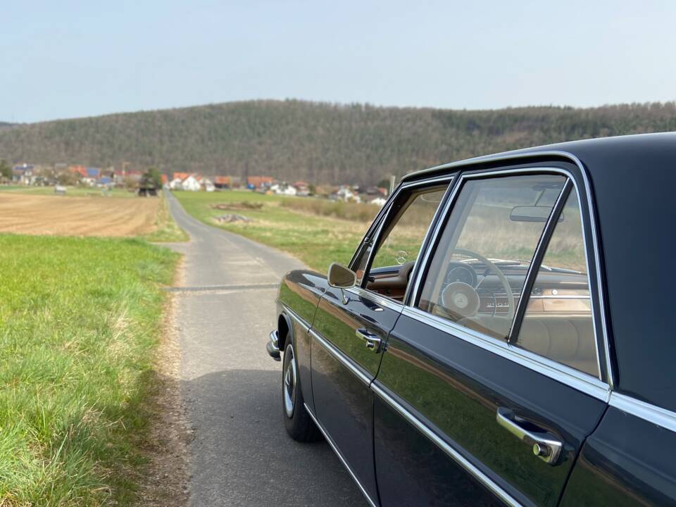 Image 15/52 of Mercedes-Benz 250 S (1967)