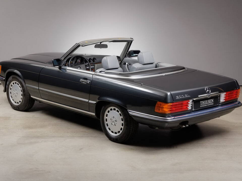 Image 12/44 of Mercedes-Benz 300 SL (1988)