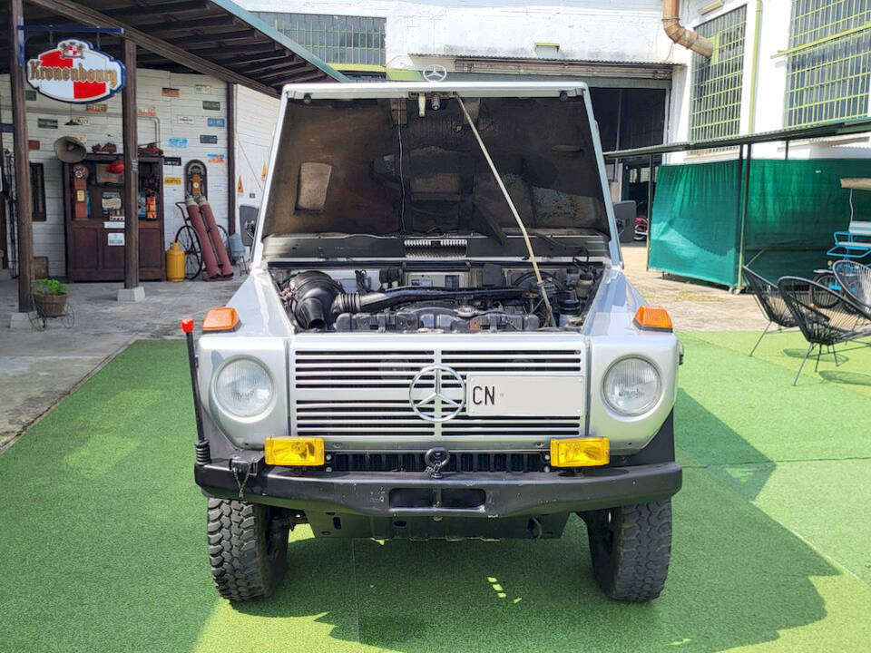 Image 44/55 of Mercedes-Benz 200 GE (SWB) (1990)