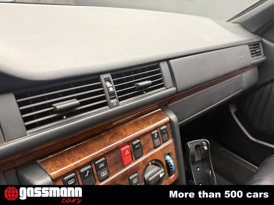 Image 13/15 de Mercedes-Benz 300 CE-24 (1990)