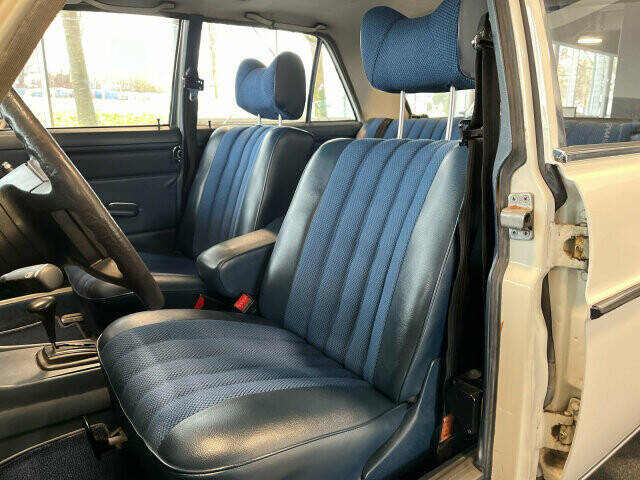 Image 5/15 of Mercedes-Benz 200 (1976)
