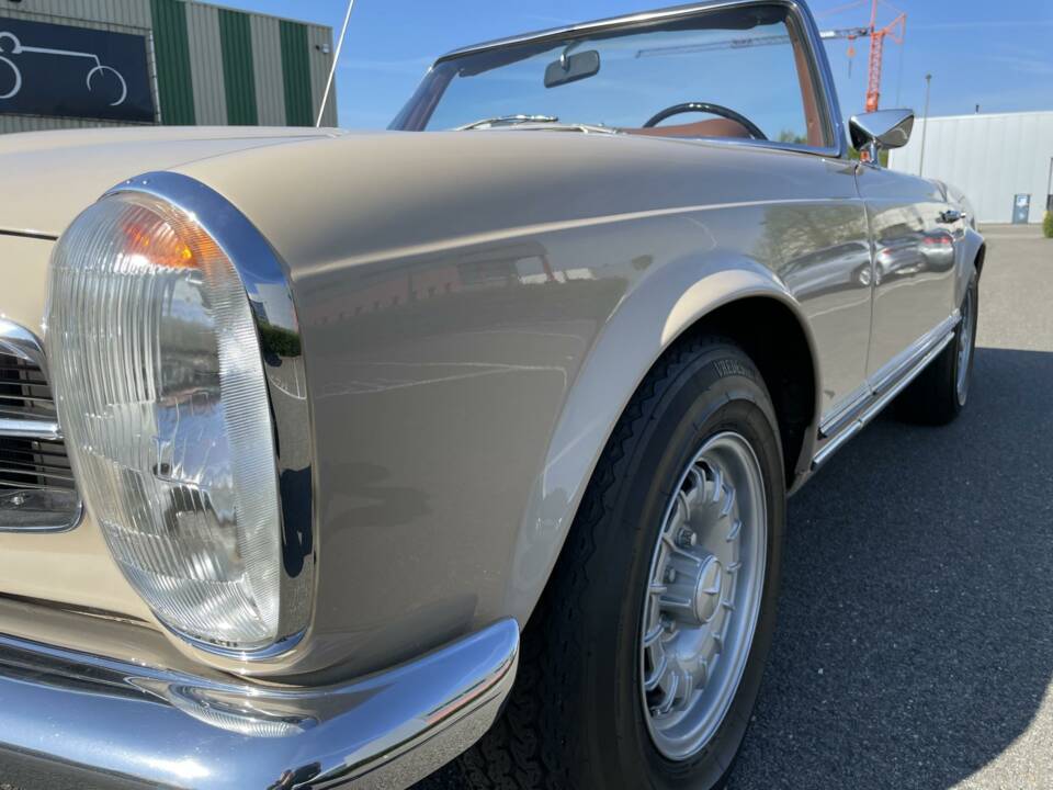 Immagine 47/50 di Mercedes-Benz 280 SL (1969)