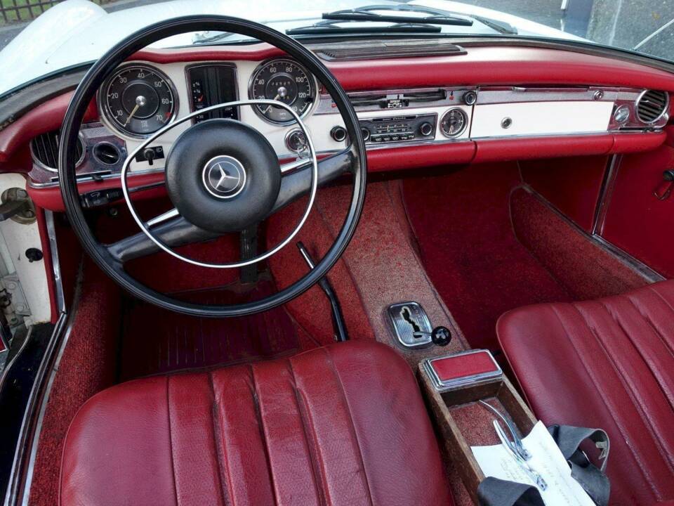 Immagine 17/36 di Mercedes-Benz 280 SL (1970)