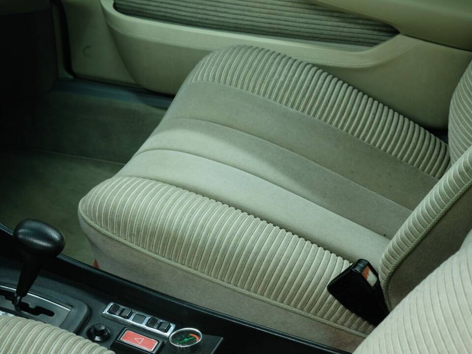 Image 27/50 de Mercedes-Benz 450 SEL 6,9 (1975)