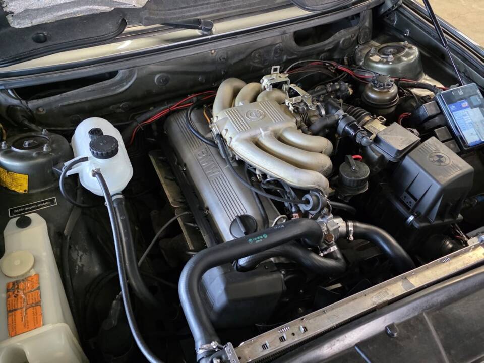 Bild 11/21 von BMW 520i (1987)