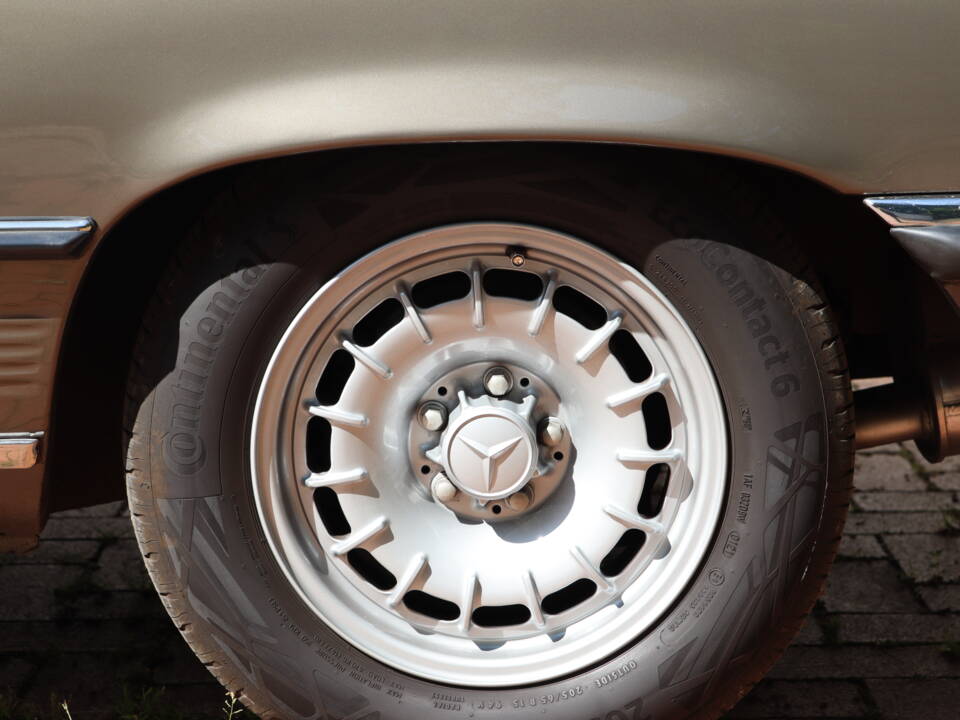 Image 16/59 of Mercedes-Benz 500 SLC (1980)