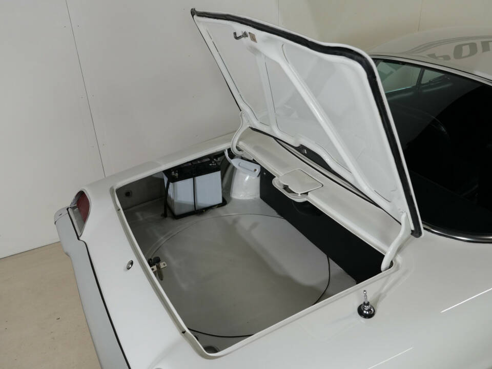Image 24/32 of Mazda 110 S Cosmo Sport (1968)