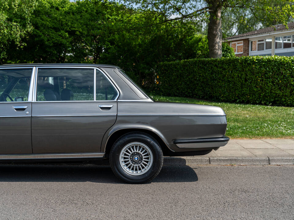Afbeelding 11/29 van BMW 3,3 L (1975)