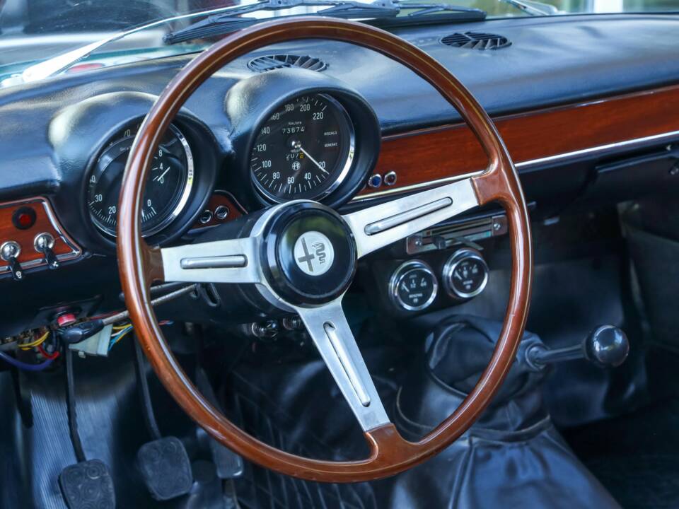 Bild 40/50 von Alfa Romeo Giulia 1300 GT Junior (1972)