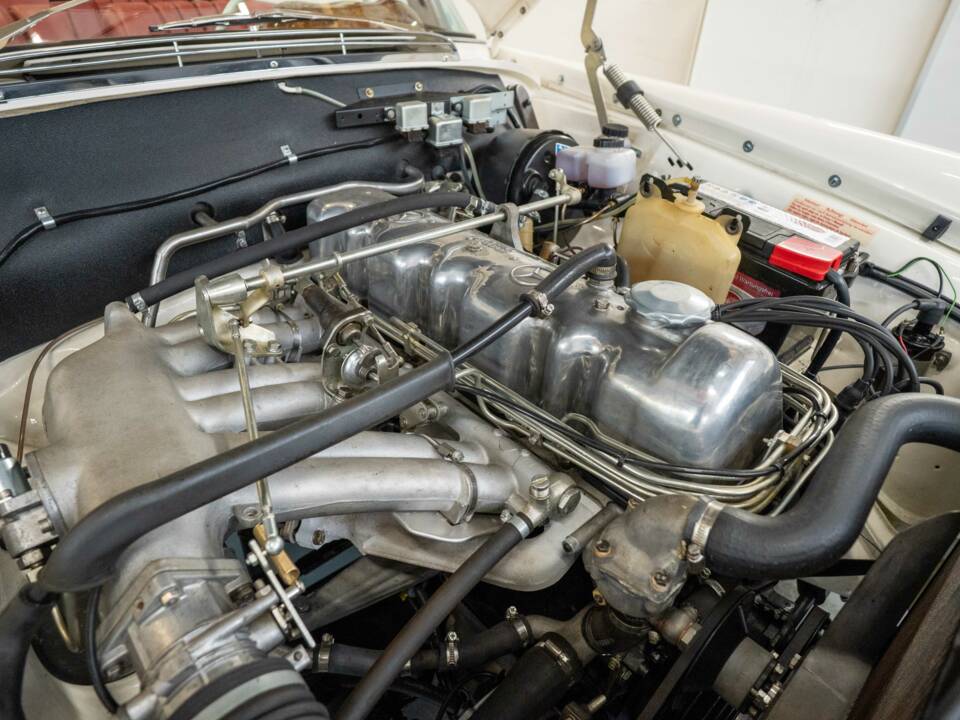 Image 12/37 of Mercedes-Benz 250 SE (1966)