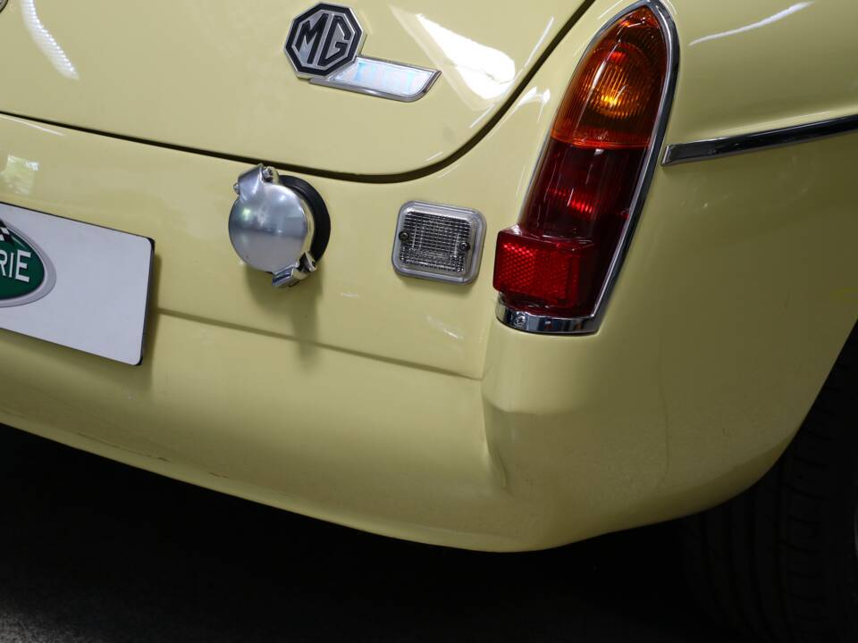 Bild 30/34 von MG MGB GT (1966)