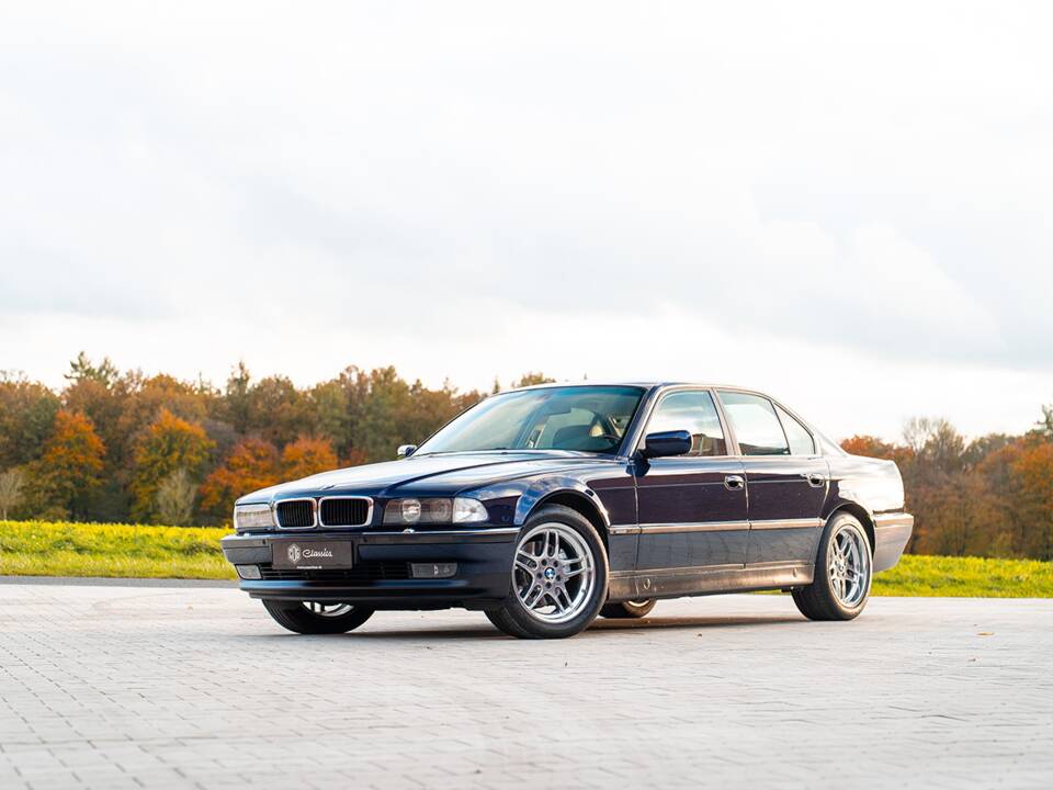 Image 2/55 of BMW 740i (1997)