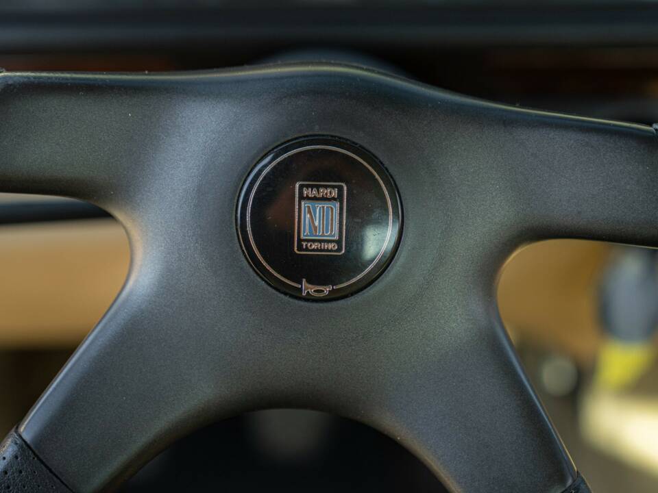 Bild 38/50 von Mercedes-Benz 200 CE (1992)