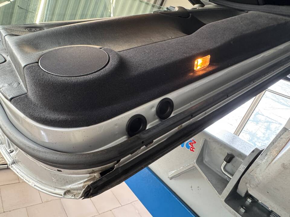 Image 42/50 of Mercedes-Benz CLK 230 Kompressor (2001)