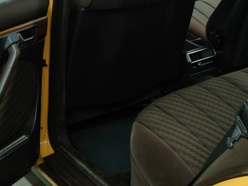Bild 46/50 von Mercedes-Benz 280 SE (1981)