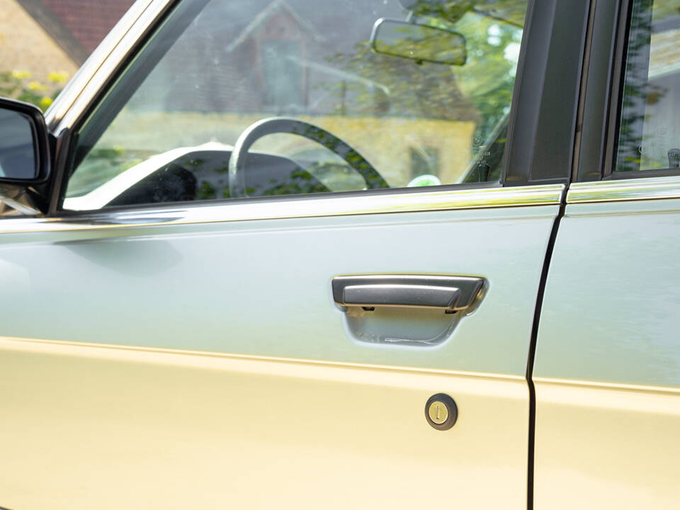 Image 21/63 of BMW 528i (1984)