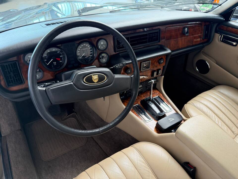 Bild 36/67 von Jaguar XJ 12 (1989)