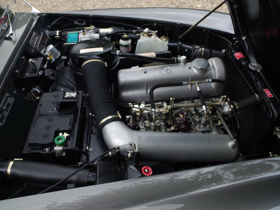 Image 18/50 of Mercedes-Benz 190 SL (1959)