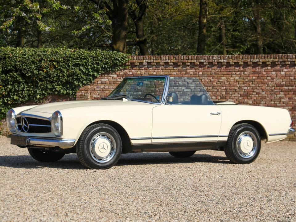Image 31/50 of Mercedes-Benz 250 SL (1967)