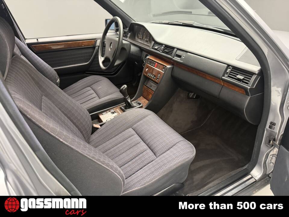 Immagine 13/15 di Mercedes-Benz 200 TE (1992)