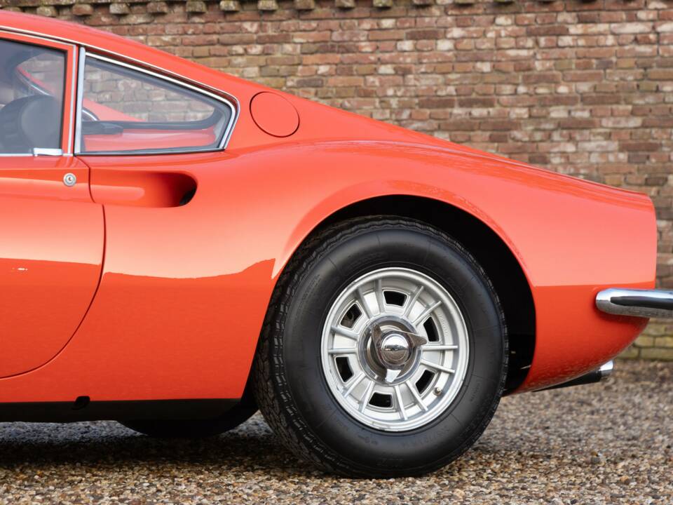 Image 22/50 de Ferrari Dino 246 GT (1970)