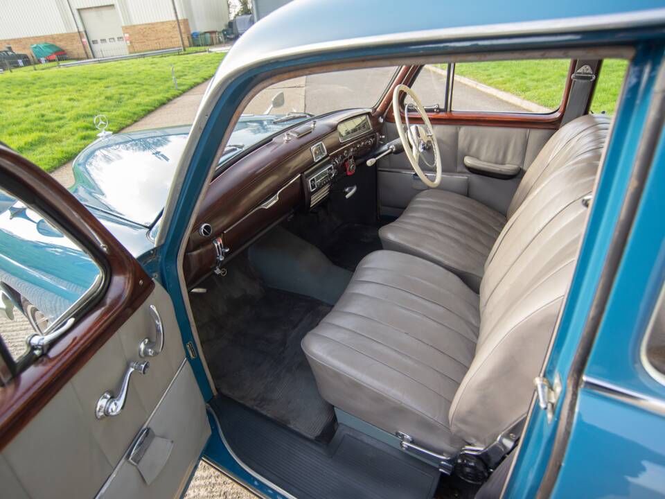 Bild 13/31 von Mercedes-Benz 220 a (1955)