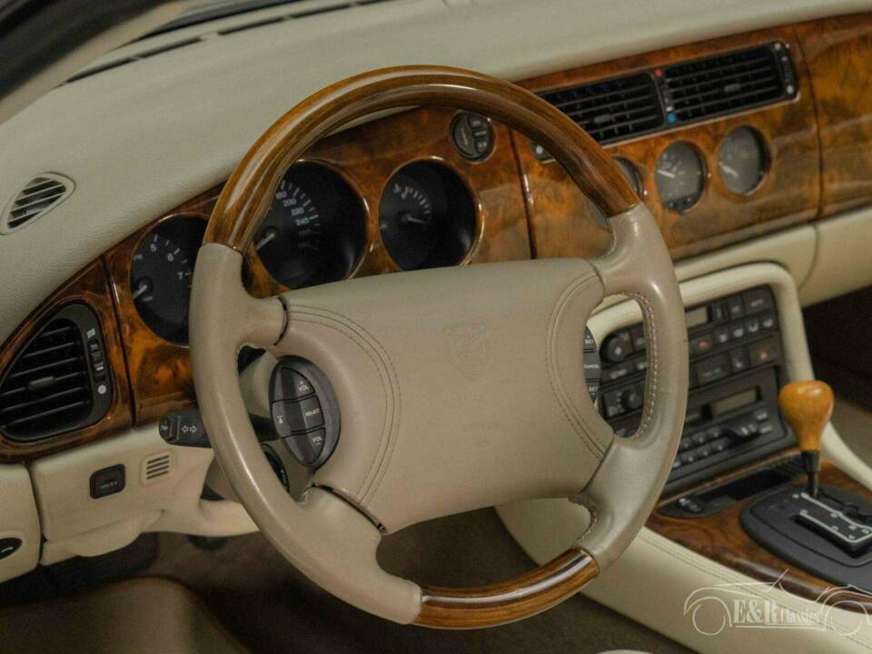 Immagine 11/19 di Jaguar XK8 4.0 (1997)