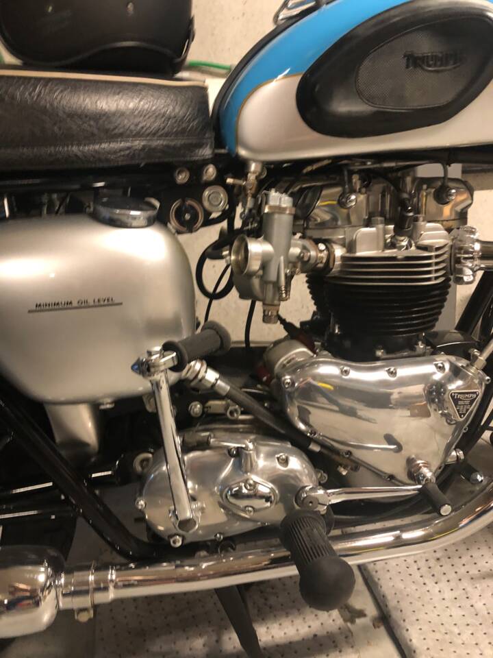 Immagine 2/12 di Triumph T 120 Bonneville (1961)