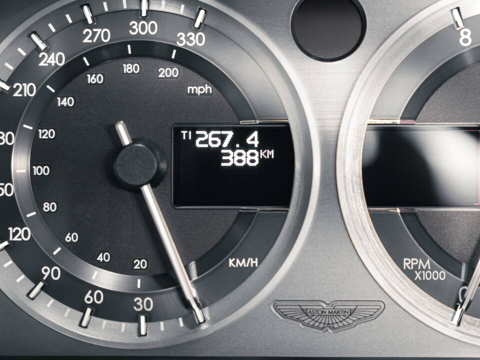 Image 34/38 of Aston Martin Virage (2012)