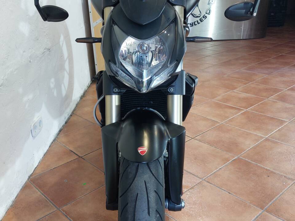 Image 13/33 of Ducati 848 EVO (2012)