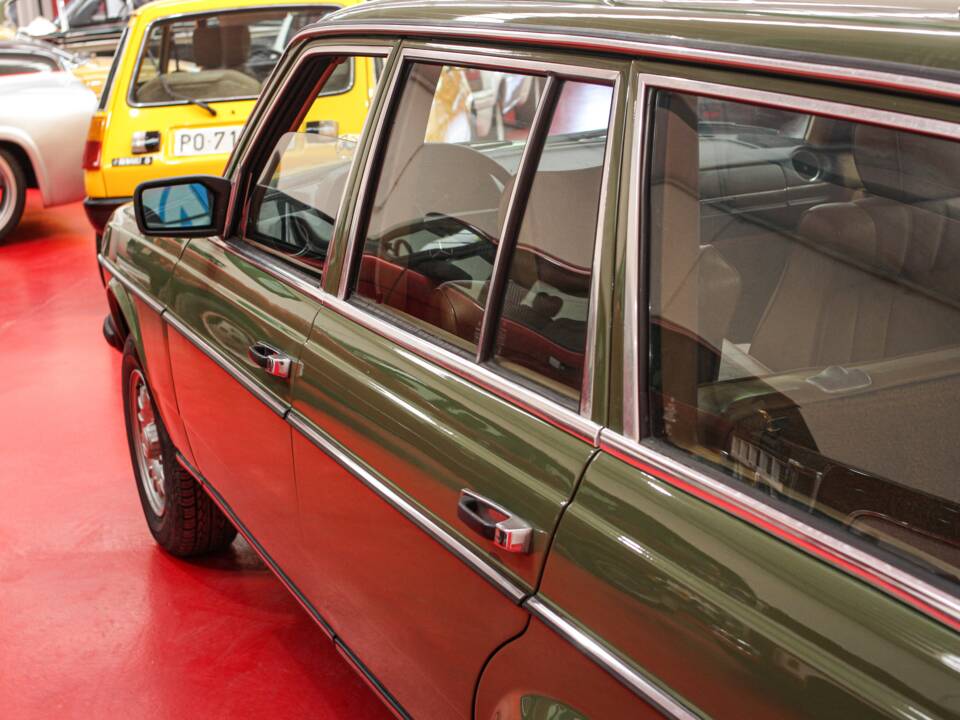 Bild 43/54 von Mercedes-Benz 250 T (1979)