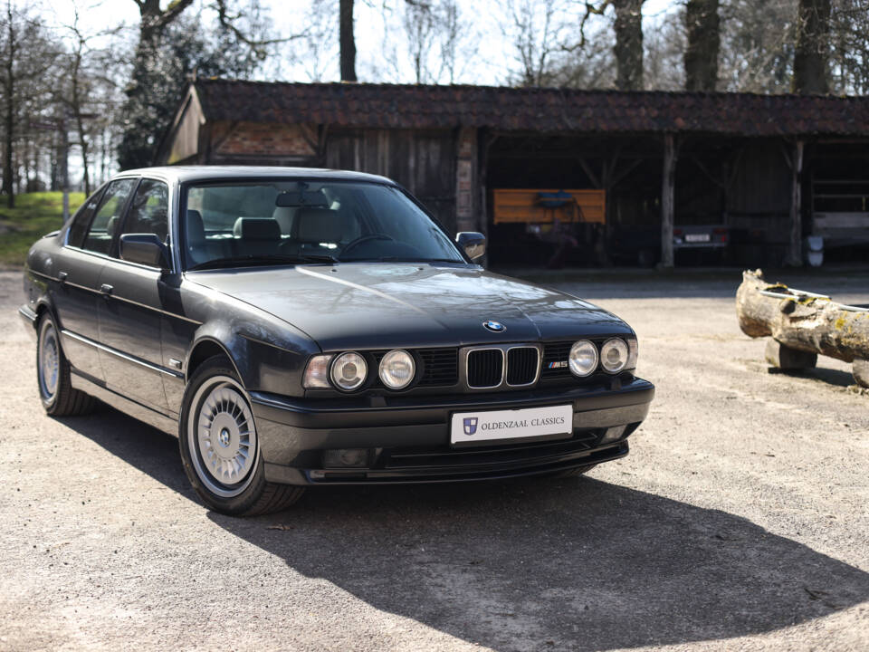 Image 6/97 of BMW M5 (1989)